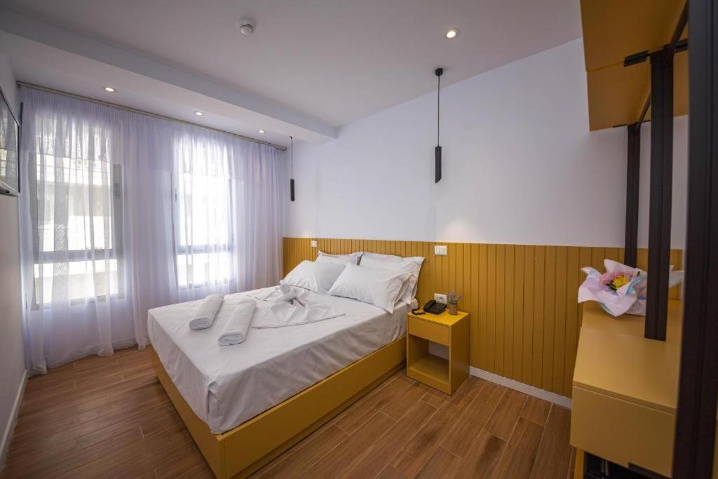 Hesperus Hotel Orikum Buitenkant foto