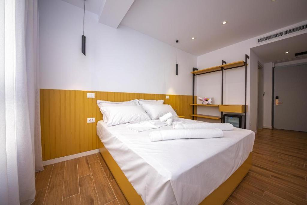 Hesperus Hotel Orikum Buitenkant foto