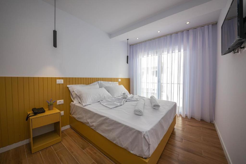 Hesperus Hotel Orikum Buitenkant foto