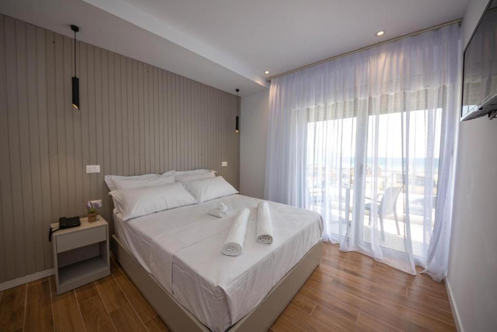 Hesperus Hotel Orikum Buitenkant foto