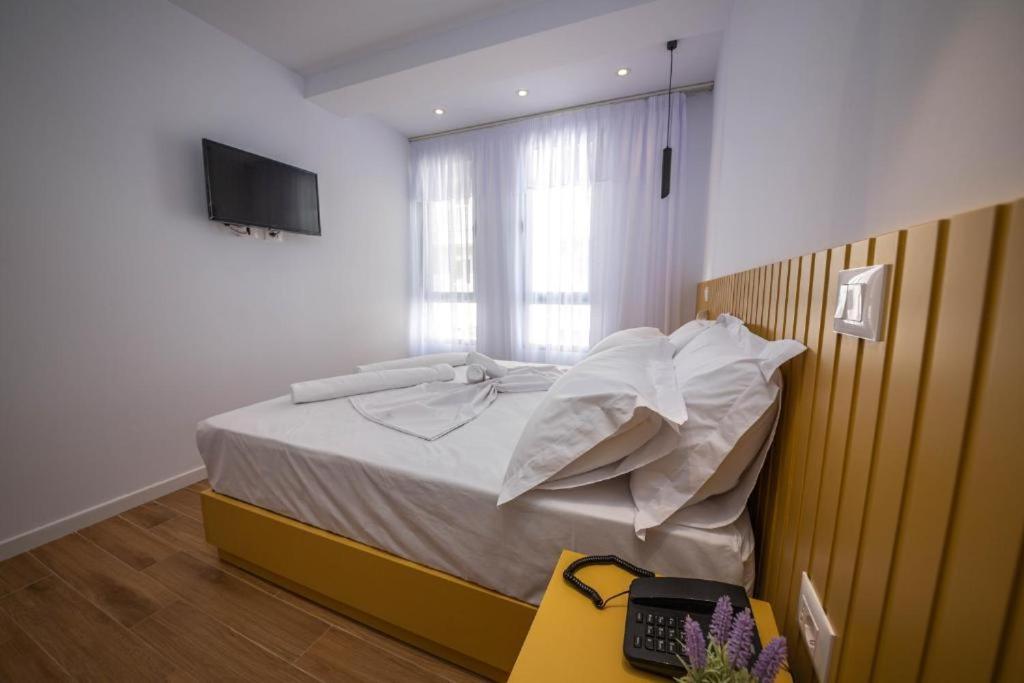 Hesperus Hotel Orikum Buitenkant foto