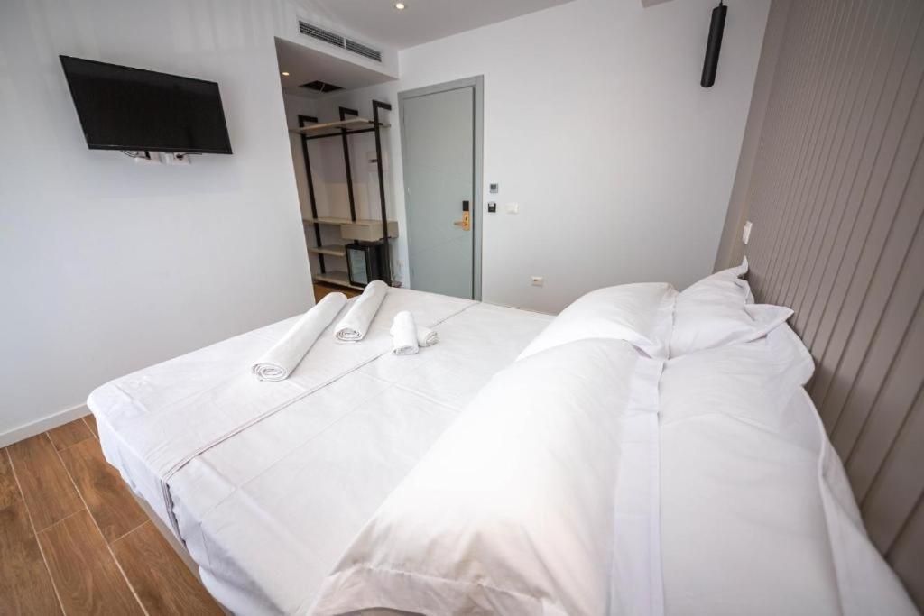 Hesperus Hotel Orikum Buitenkant foto